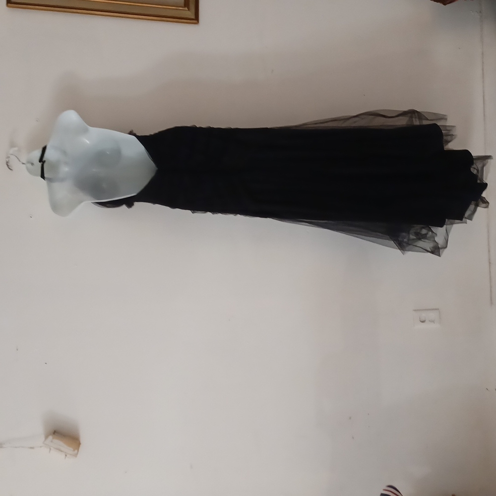 Cache Gown - Picture 16 of 16